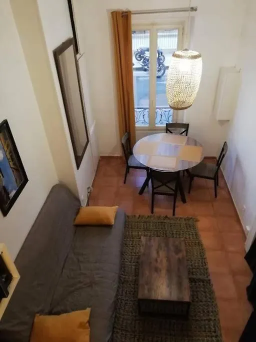 Aux Pieds De Montmartre 아파트